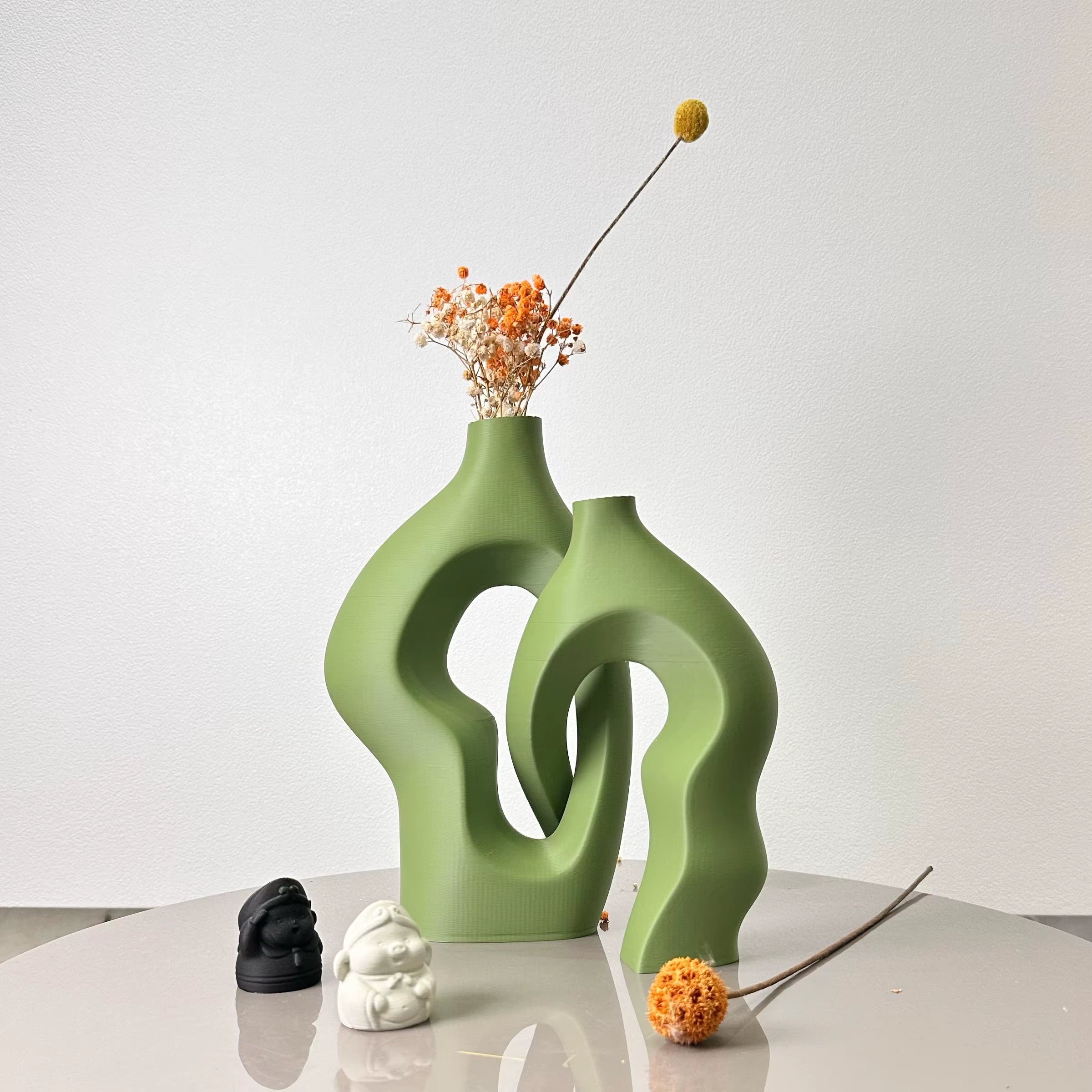 Set of 2 Twisty Artistic Vases, Dried Flower and Arrangement Vases, Suitable for Home Decor Tabletop Ornaments, Hallway Decorati